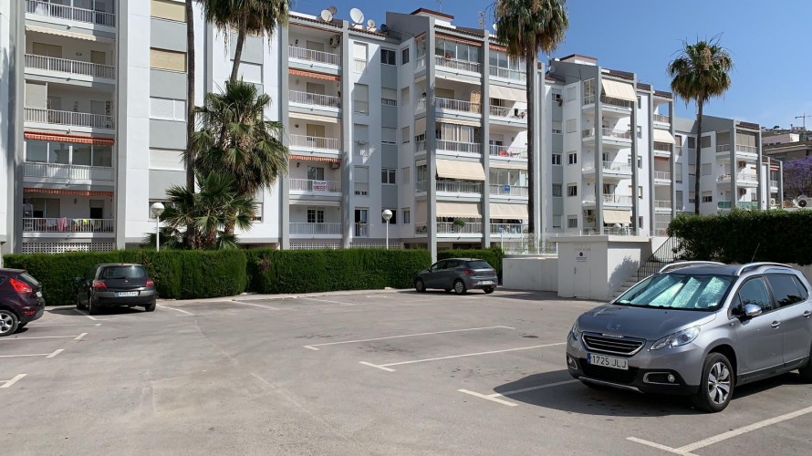 4 Bedrooms - — 19/20