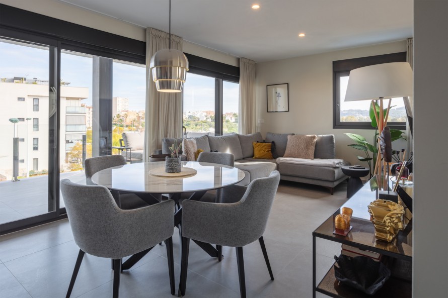 2 Bedrooms - — 2/23