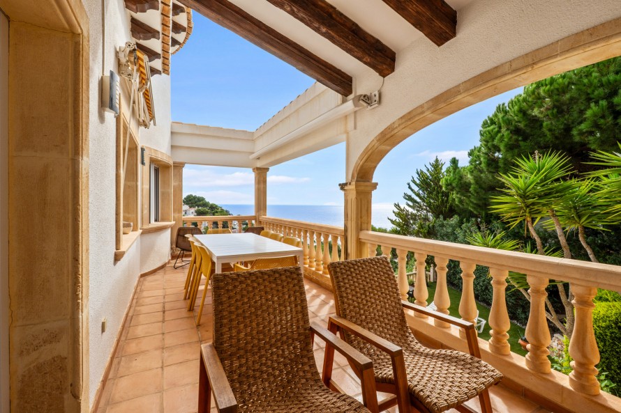 5 Bedrooms - — 7/39