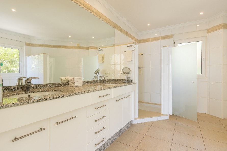 7 Bedrooms - — 25/29