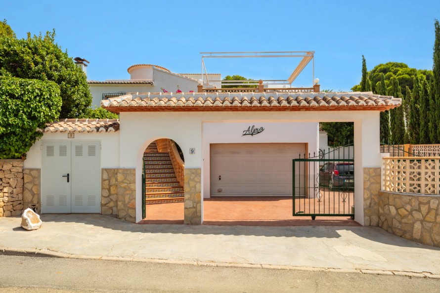 4 Bedrooms - — 31/36