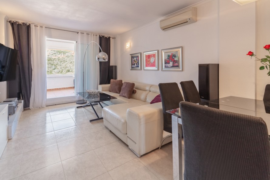 2 Bedrooms - — 3/30