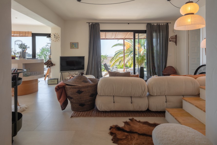 4 Bedrooms - — 10/50