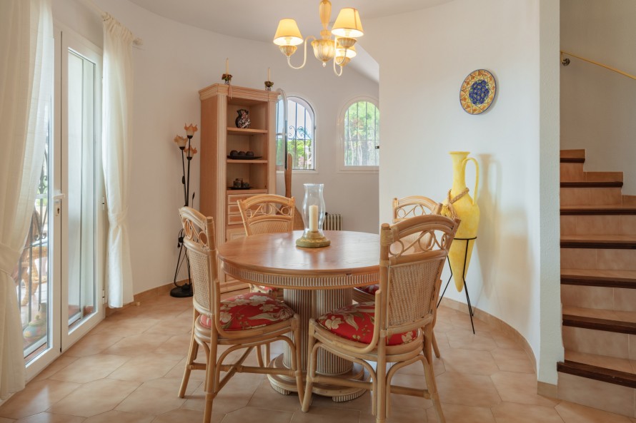 2 Chambres - — 8/37