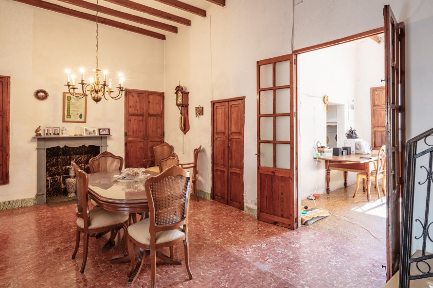 4 Bedrooms - — 5/21