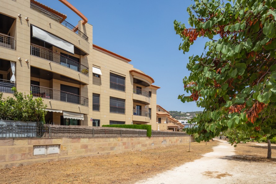 2 Bedrooms - — 20/25