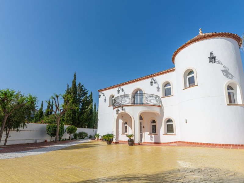 6 Bedrooms - Busot — 28/57