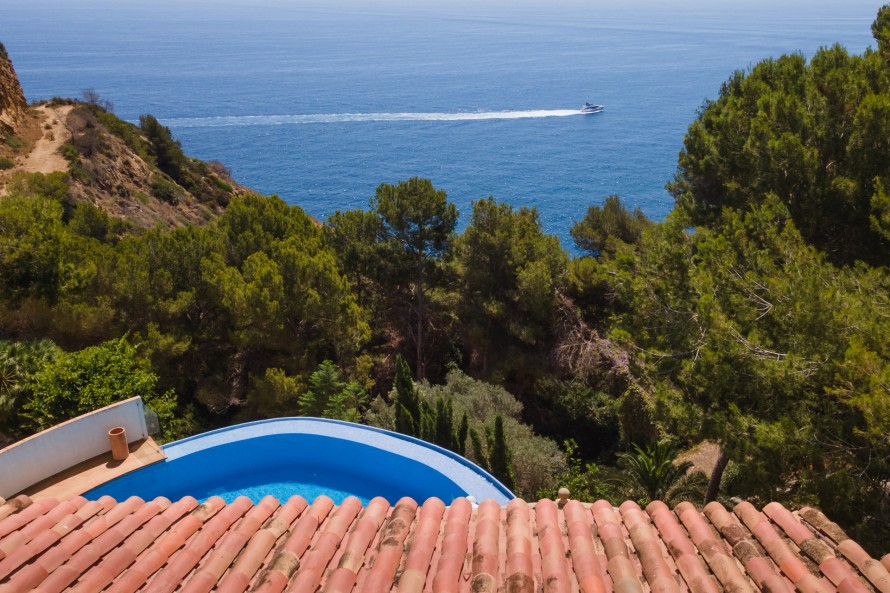 5 Bedrooms - — 33/34