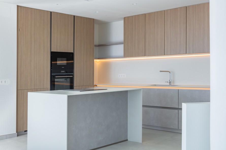 6 Bedrooms - — 9/31
