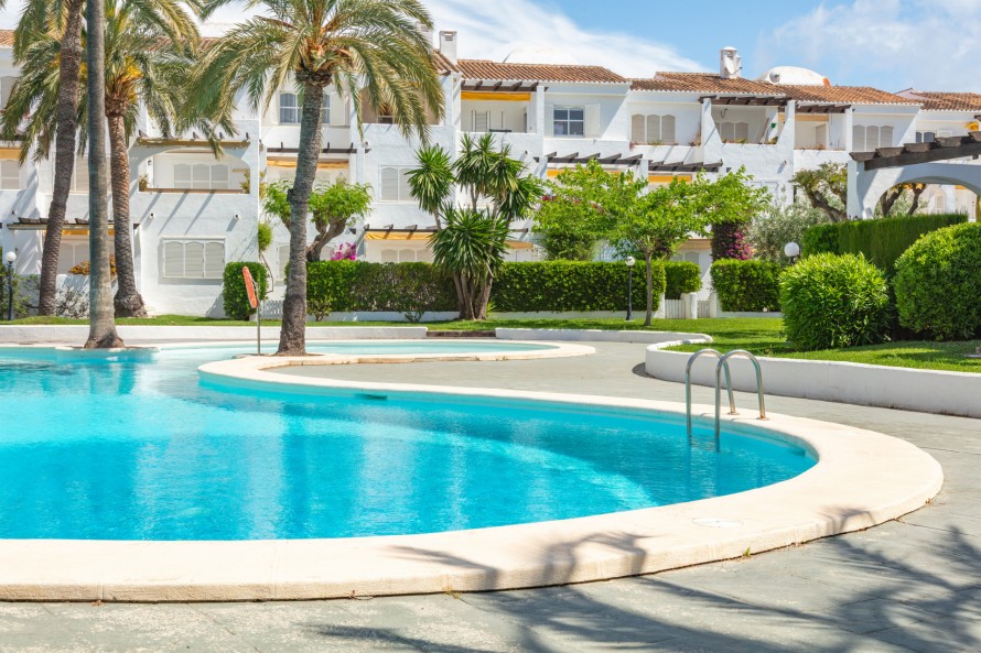 2 Bedrooms - — 31/36
