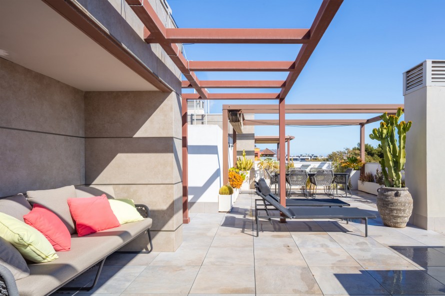 2 Bedrooms - — 31/37