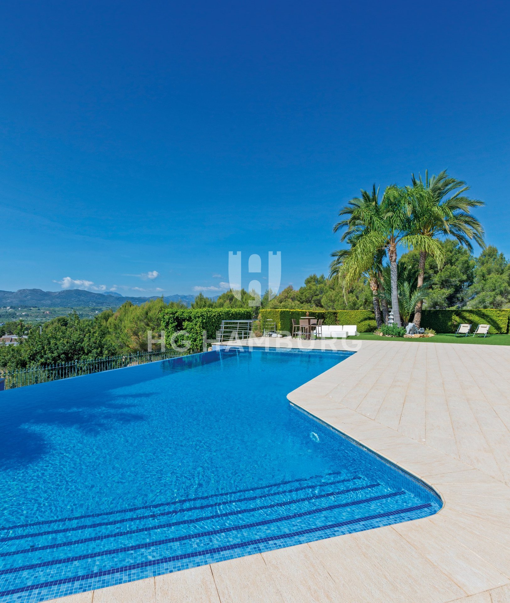 Pool of the same villa (issue 309)