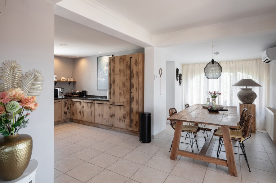 7 Bedrooms - — 8/47