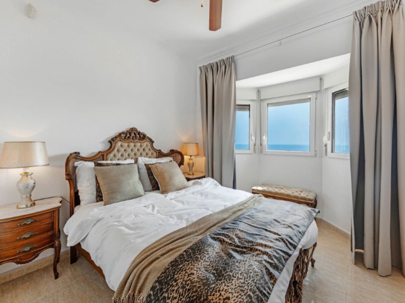 5 Bedrooms - El Campello — 28/76