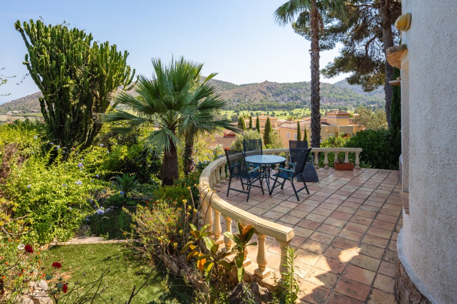 4 Bedrooms - — 3/33