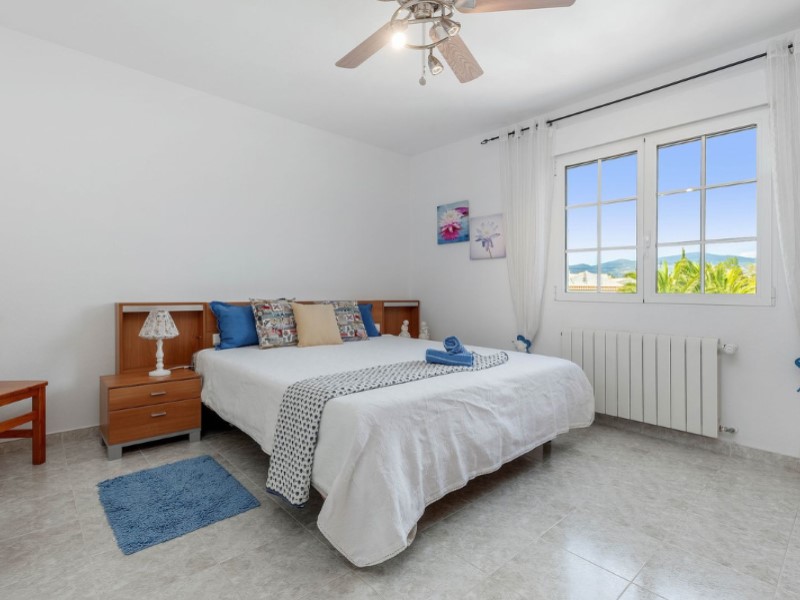 5 Bedrooms - Busot — 25/85