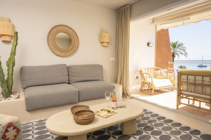 3 Bedrooms - — 8/31