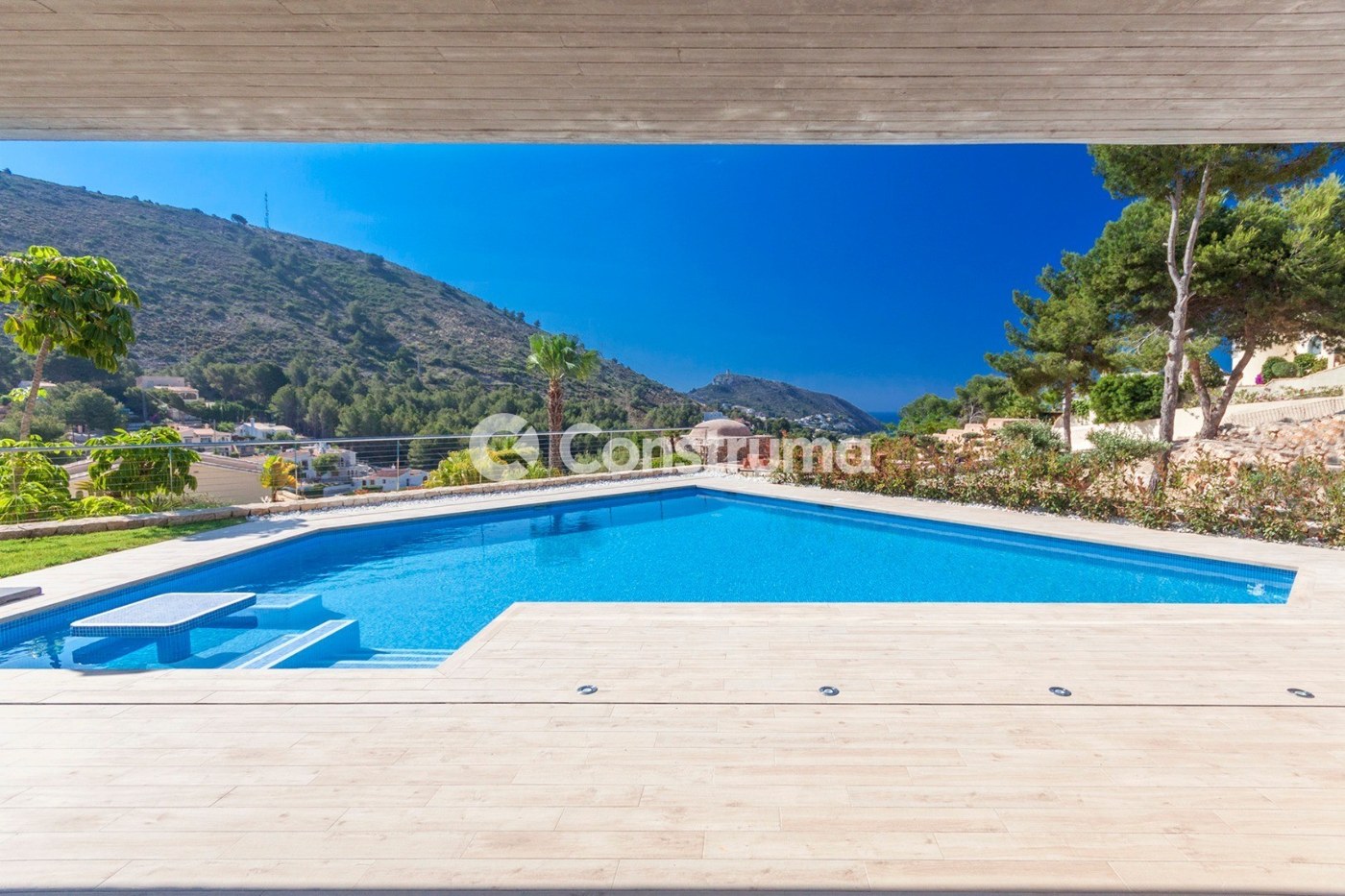 Zwembad met massagezone in Moraira