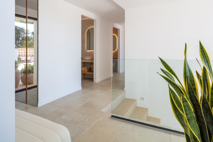 4 Bedrooms - — 33/50