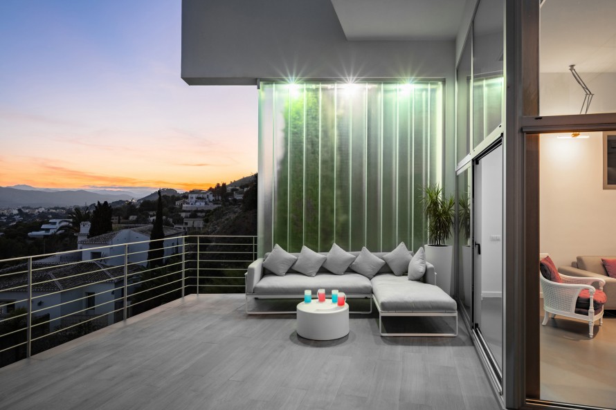 3 Bedrooms - — 25/26