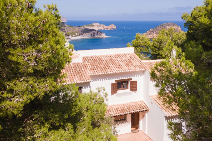 3 Bedrooms - — 8/47
