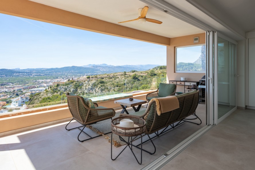 5 Bedrooms - — 8/50