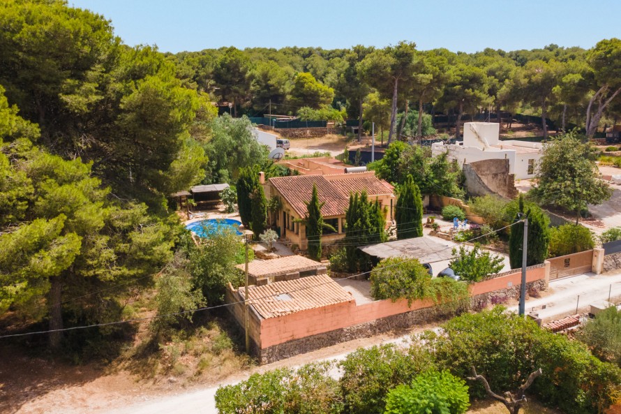 4 Bedrooms - — 33/36