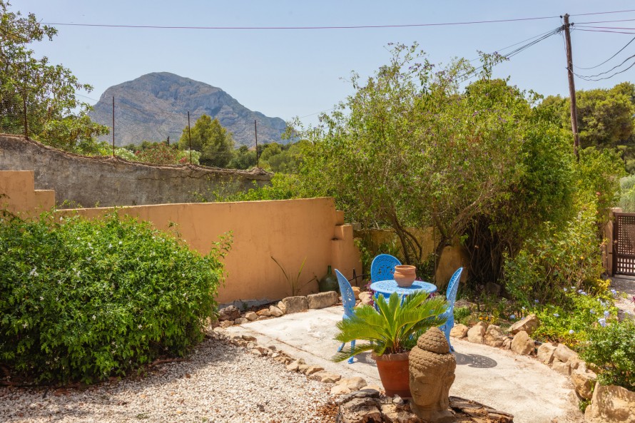4 Bedrooms - — 24/36