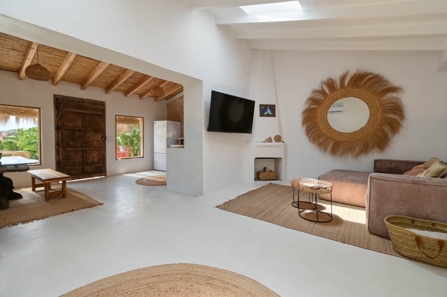 4 Bedrooms - — 4/43
