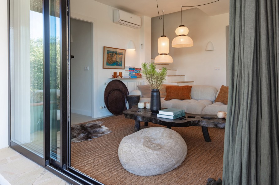 4 Bedrooms - — 8/50