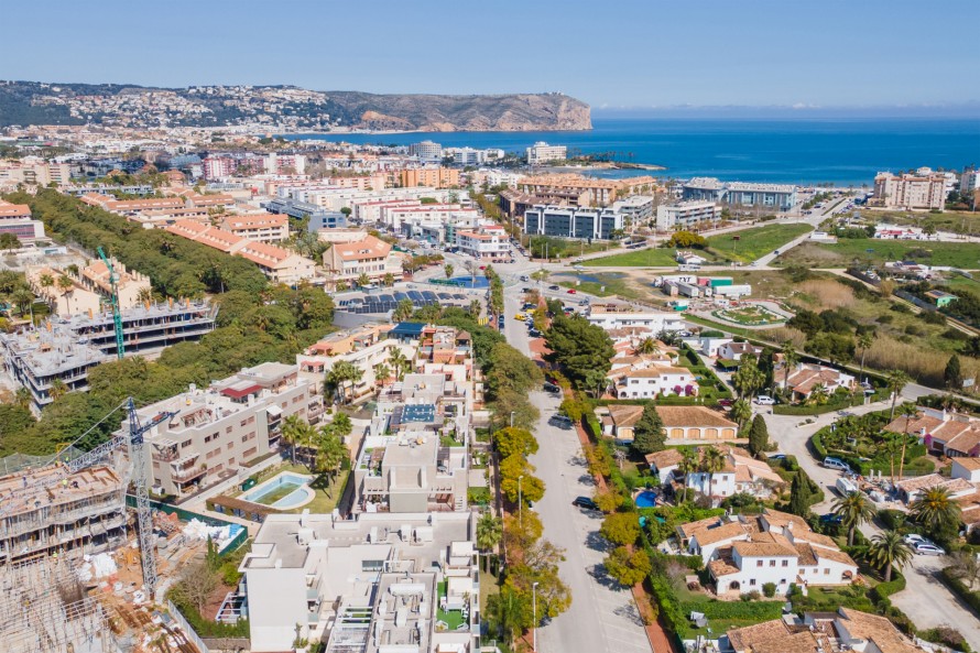 2 Bedrooms - — 35/37