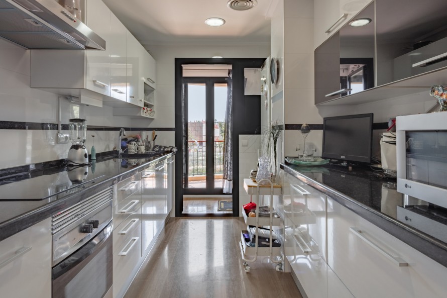 2 Bedrooms - — 10/25