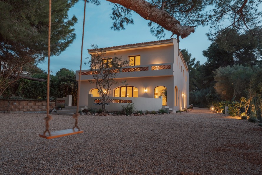 5 Bedrooms - — 45/48