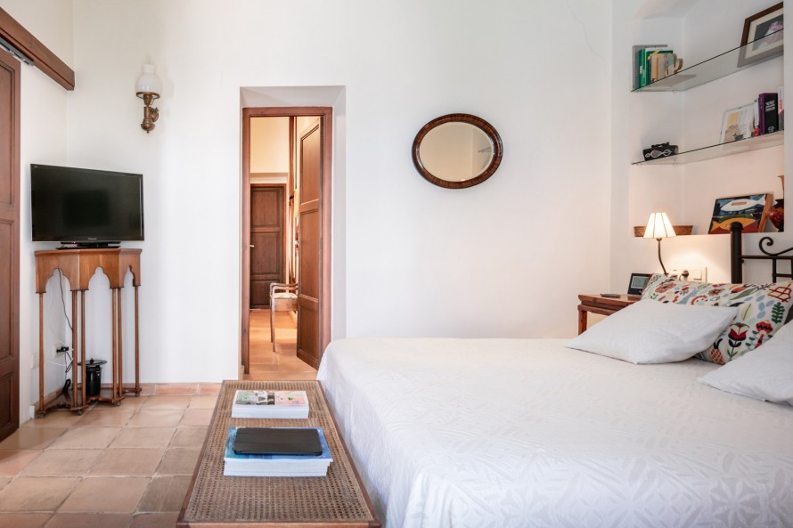 5 Bedrooms - — 16/28