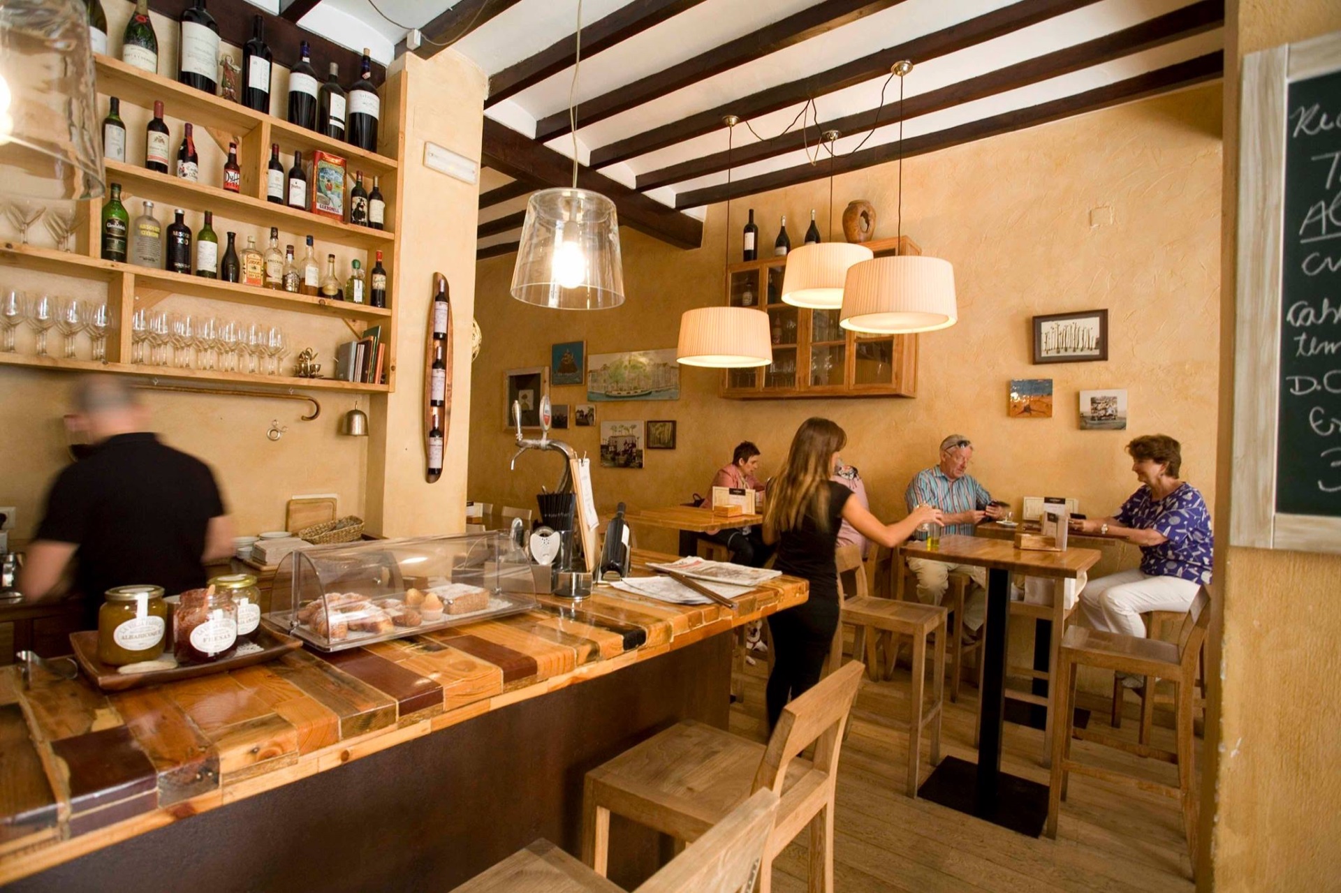 La Trastienda de Vinos y Viandas