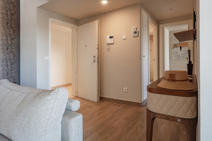 2 Bedrooms - — 7/37
