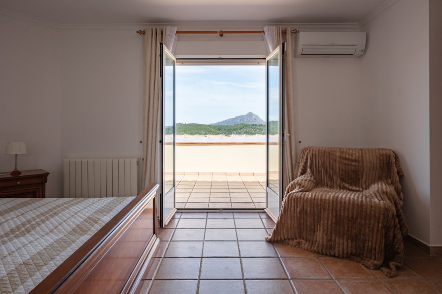 3 Bedrooms - — 15/40