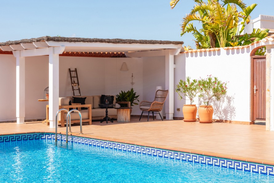 7 Bedrooms - — 24/47