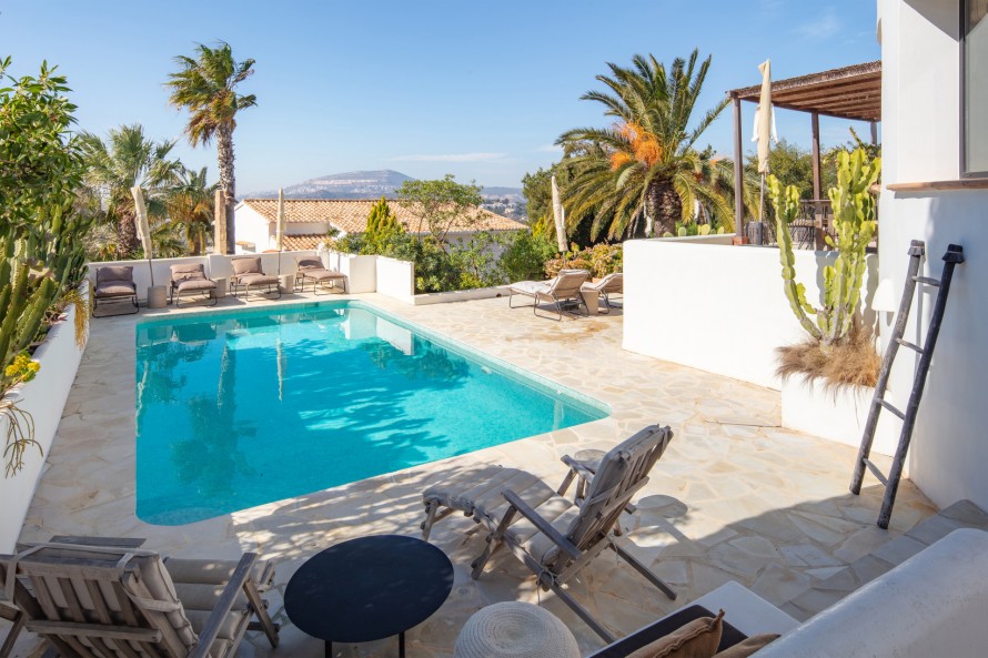 4 Bedrooms - — 3/50