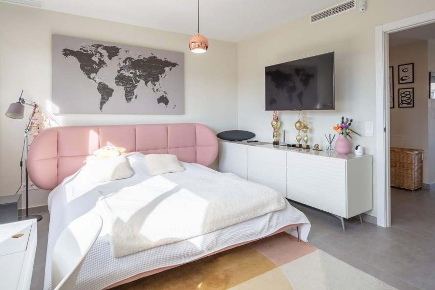 2 Bedrooms - — 14/23