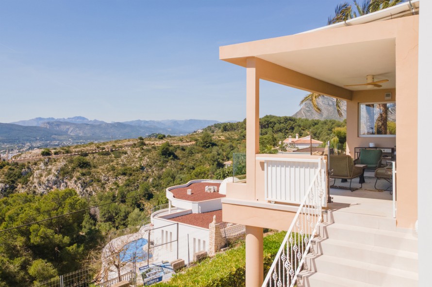 5 Bedrooms - — 49/50