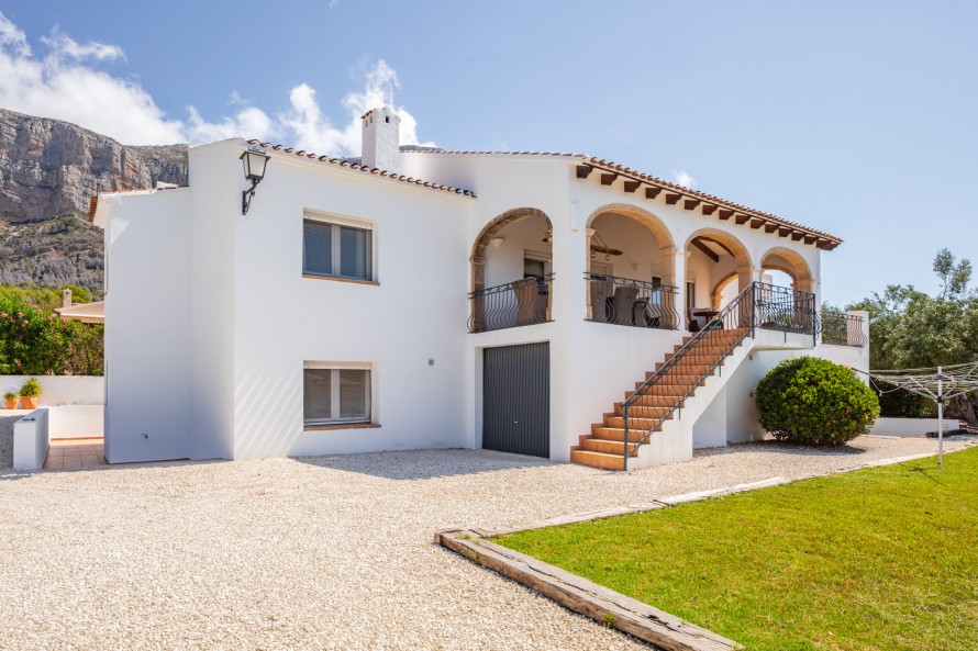 7 Bedrooms - — 4/47