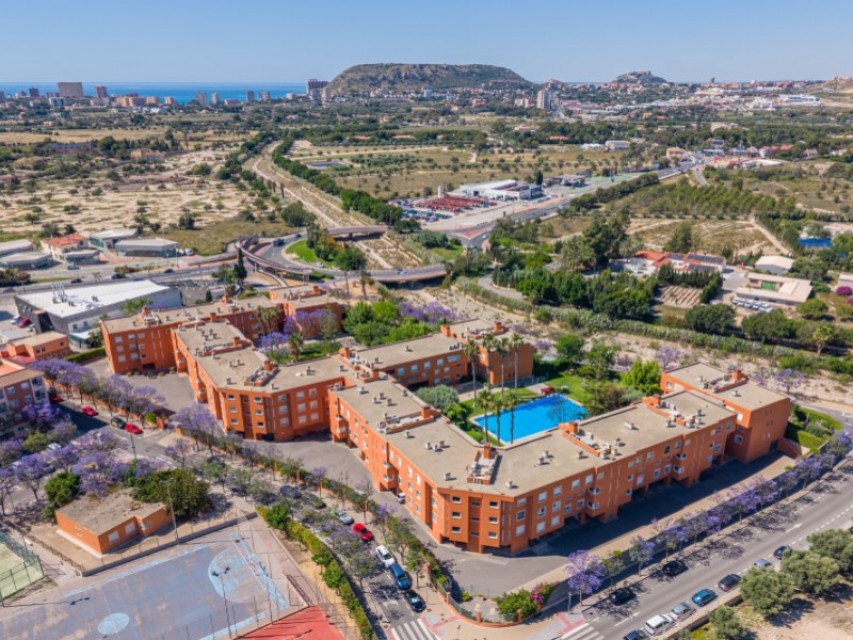 4 Bedrooms - Alicante / Alacant — 2/39